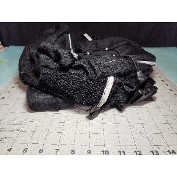 The North Face Messenger Bag Day Pack Black Waist Laptop Travel Soft Padded GUC - Picture 11 of 12